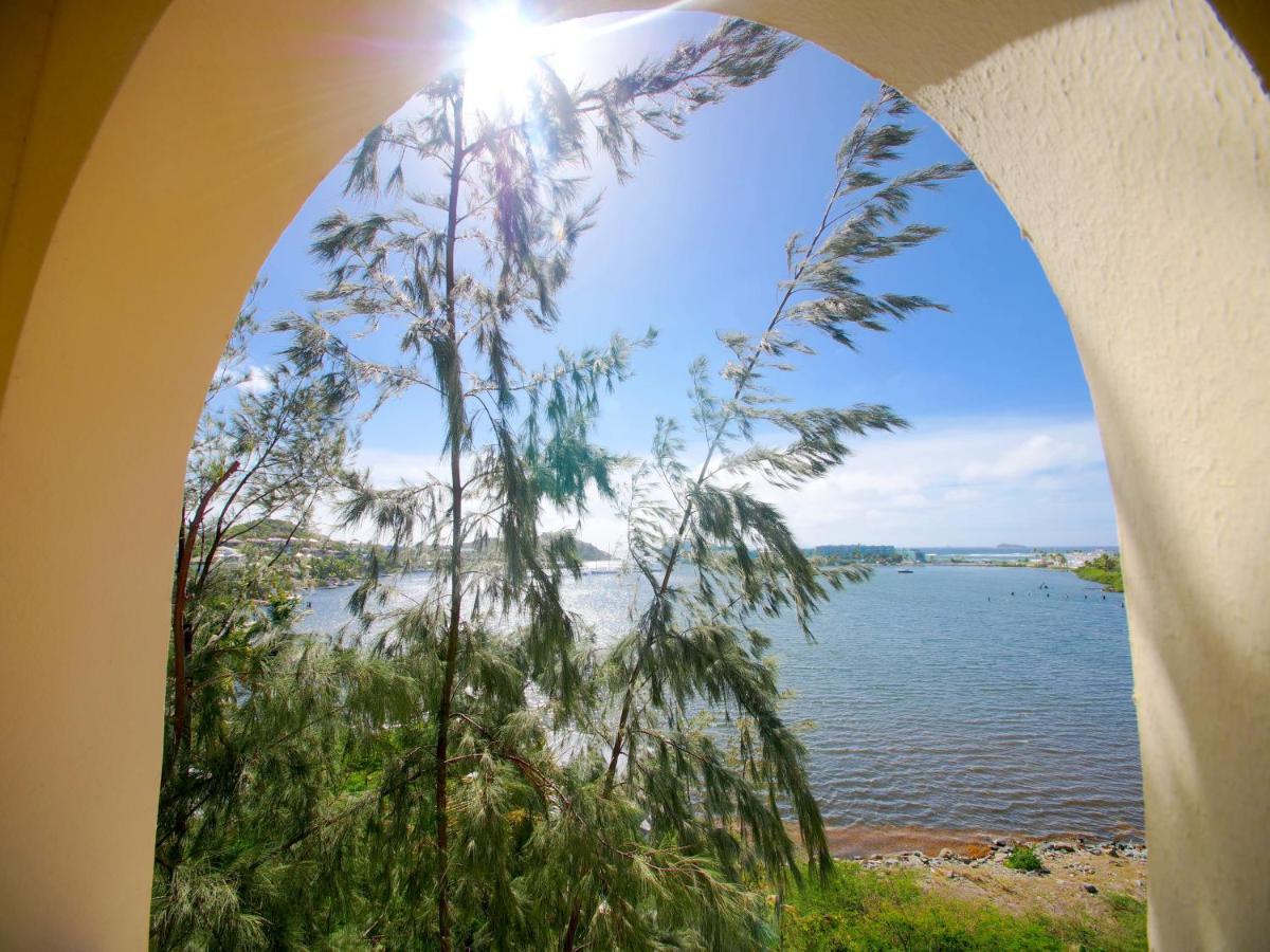 2 Bedroom Apt With Breathtaking View Oyster Pond Buitenkant foto